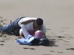 Latina lover მაღალი ქუსლი sucks dick და იღებს სპერმა