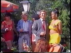 ცხელი აზიური ფილიალი ახლოს სანამ მისი snatch squirts