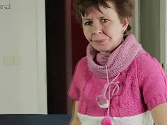 Cindy ის massaging მისი dick მისი snatch